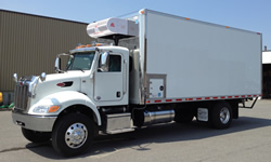 配有ATC机头安装系统的冷藏运输卡车，可选电动备用。欢迎加入咨询电话:1-833-878-5282